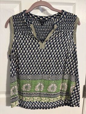 😍Lucky Brand Navy and Green Sleeveless Printed Top Size Small